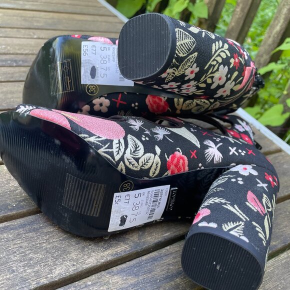 Topshop Robin Floral Embroidered Multi Strap Open Toe Cylinder Heel Shoe Sz. 7.5 - Picture 6 of 6